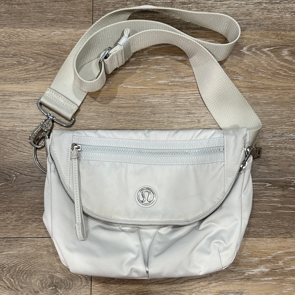 lululemon athletica Peary White Up All Night Festival Bag